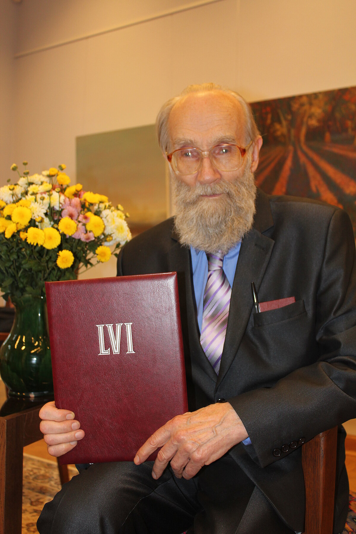 M. Atgāzis 80. gadu jubilejā. A. Vilcānes foto. Glabājas LU HZF Arheoloģisko materiālu krātuvē.