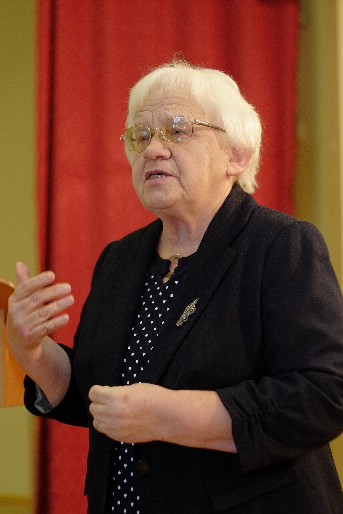 Ilga Zagorska referātu lasot