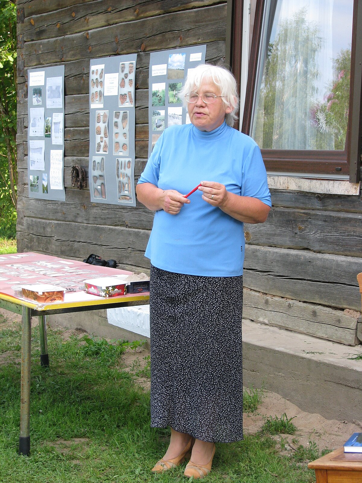 Ilgas Zagorskas referāts Rūnu mājās Zvejnieku ekspedīcijas laikā 2007. gadā