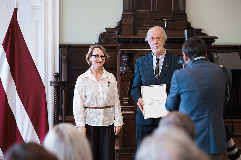 Vadošajam pētniekam Mārim Zundem pasniegts Ministru prezidenta Pateicības raksts